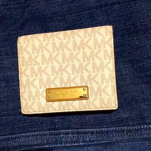 NWOT Micheal Kors wallet.